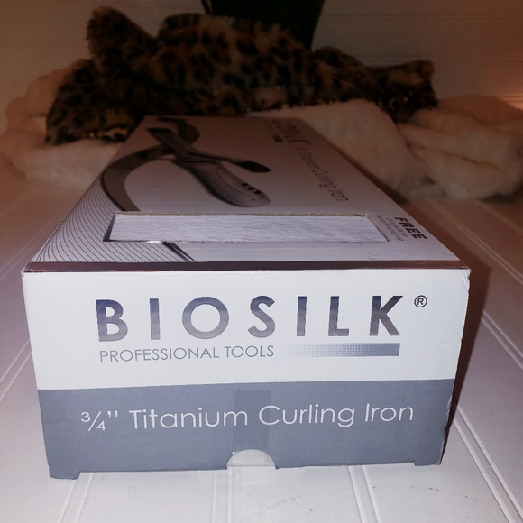 BIOSILK 3/4" Titanium Curling Iron - Picture 5 of 7
